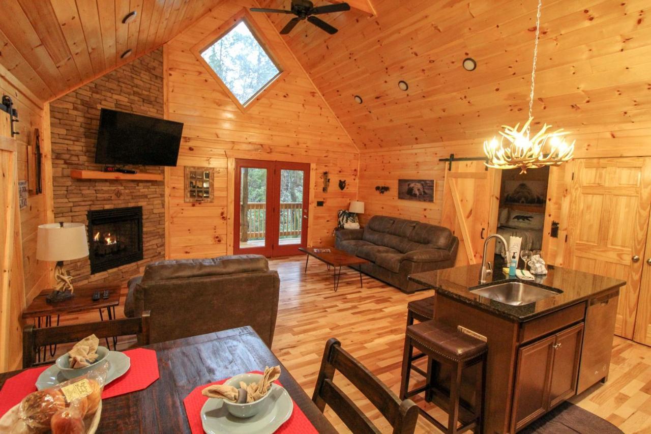 210 Cubs In The Treetops - Luxurious Cabin In Gatlinburg Exterior photo