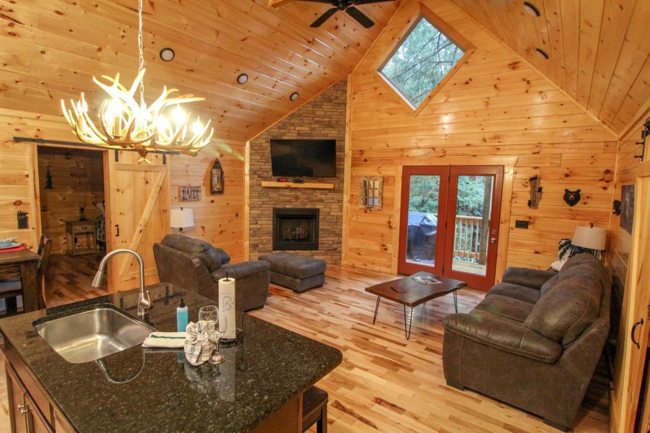 210 Cubs In The Treetops - Luxurious Cabin In Gatlinburg Exterior photo